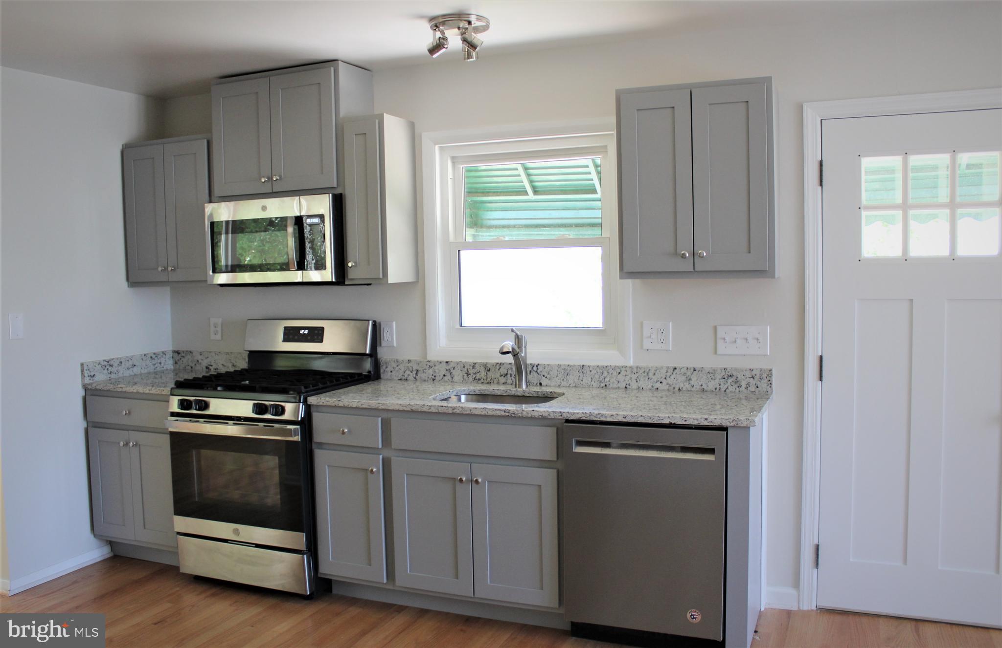 3319 Kenjac Road Baltimore, MD 21244 - Photo 3 of 48