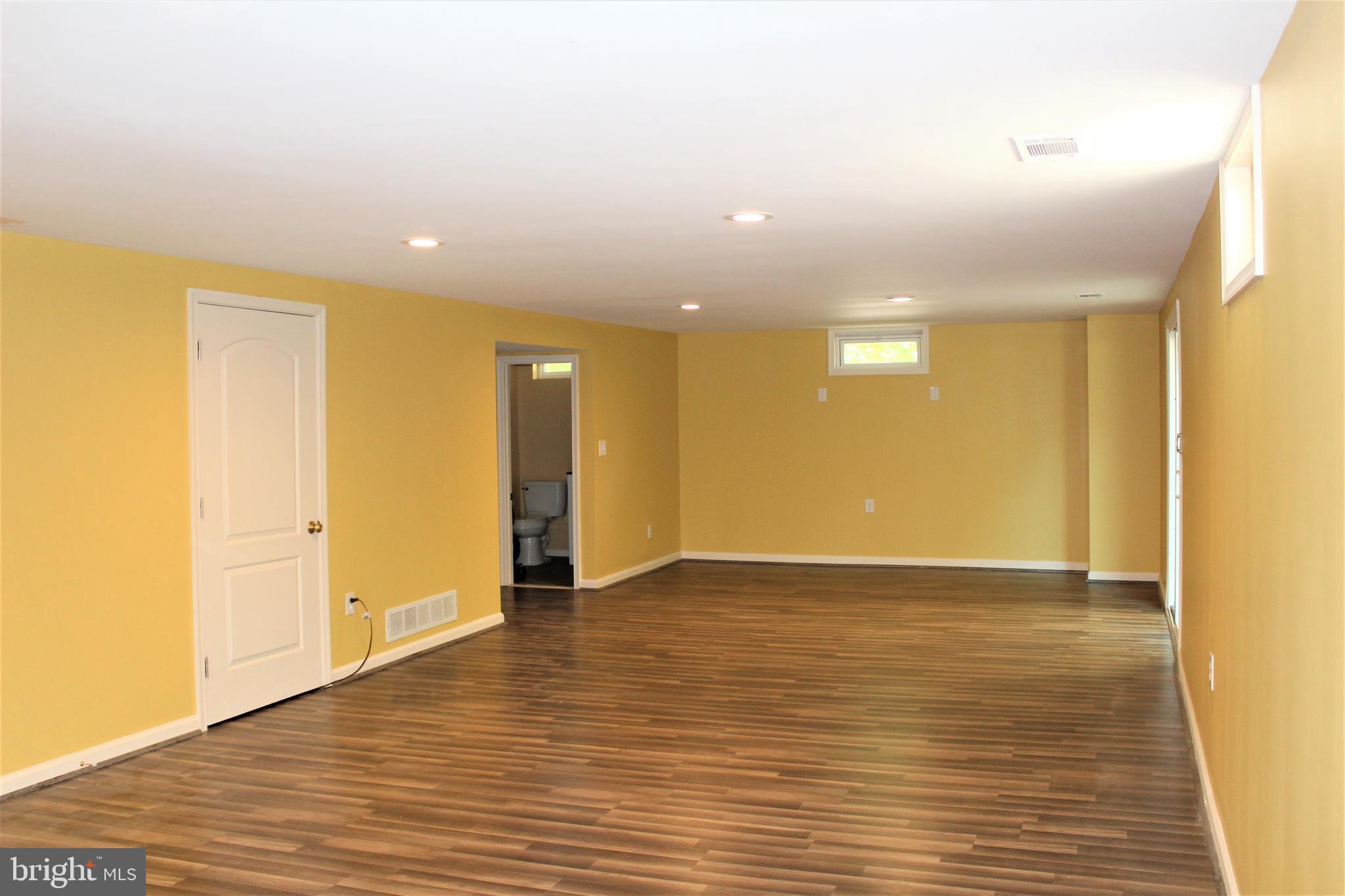 3319 Kenjac Road Baltimore, MD 21244 - Photo 39 of 48