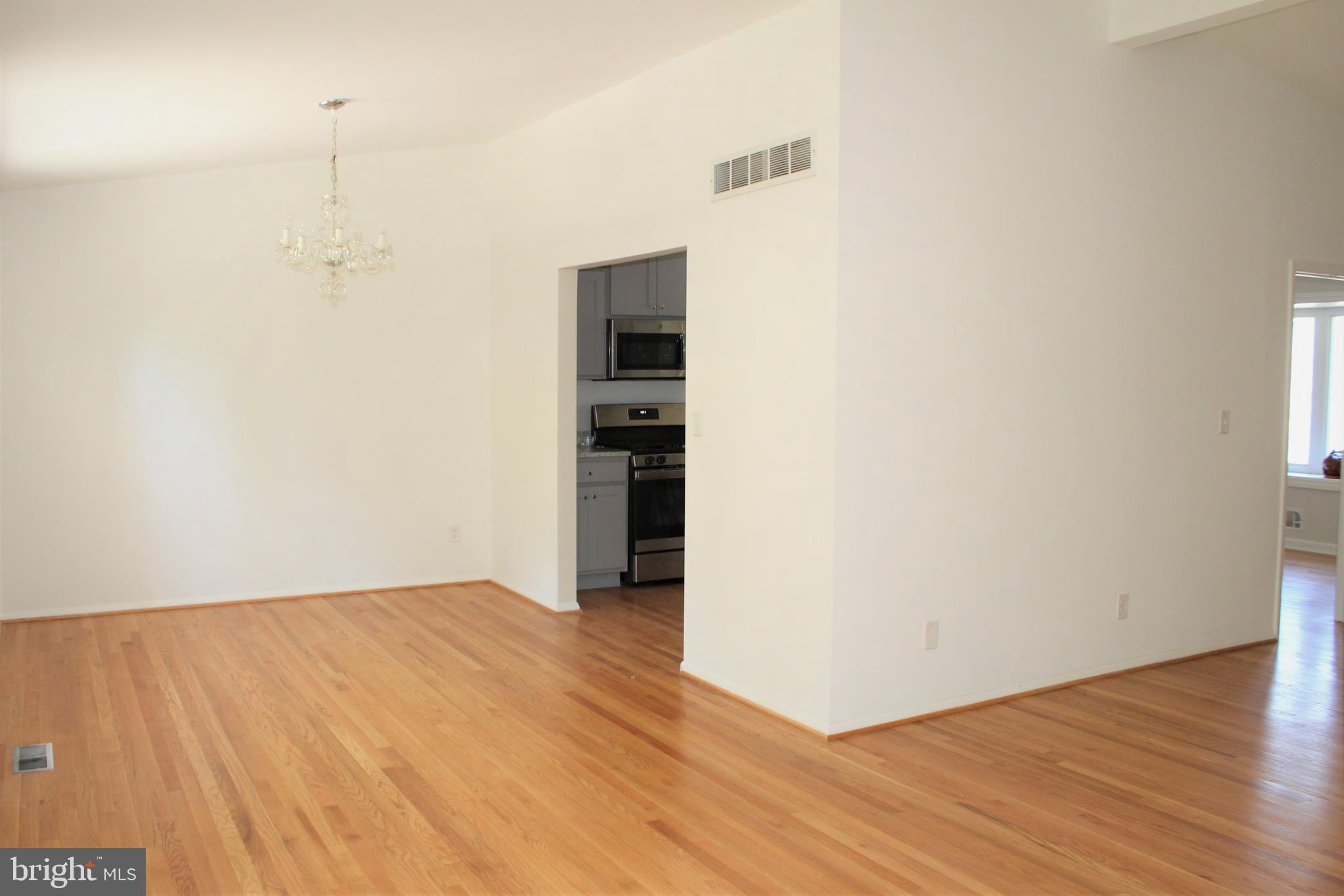 3319 Kenjac Road Baltimore, MD 21244 - Photo 5 of 48