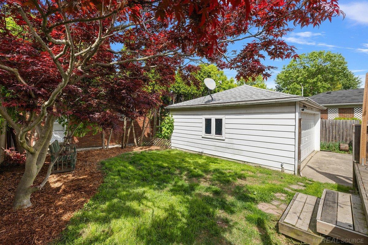 1084 Vernier Road Grosse Pointe, MI 48236 - Photo 26 of 32 50176370-ce61b300-ca20-4c4b-9eca-fabf7e471d22.JPG
