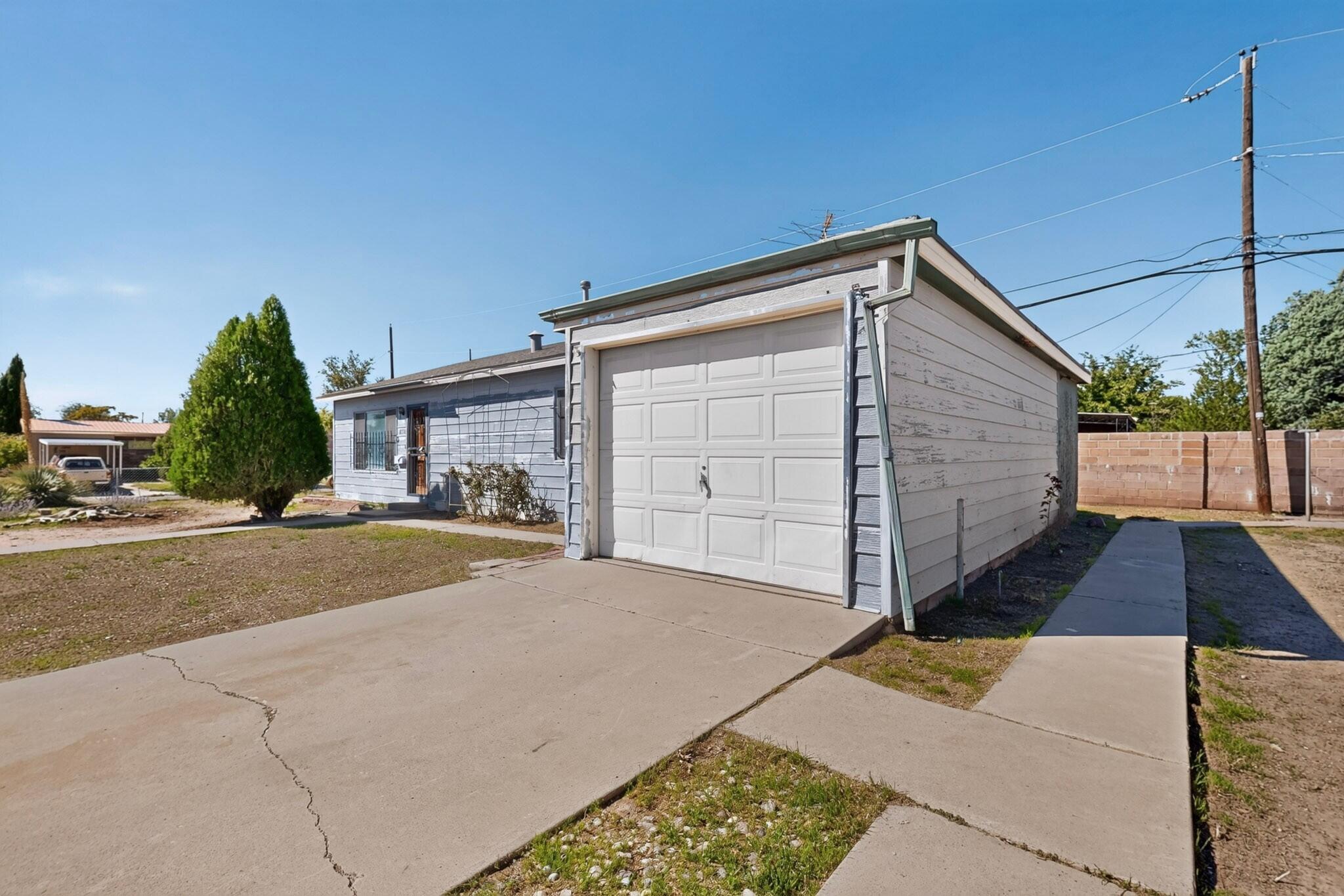 1301 Aztec Road Northwest Albuquerque, NM 87107 - Photo 4 of 36 Gallery Image 4