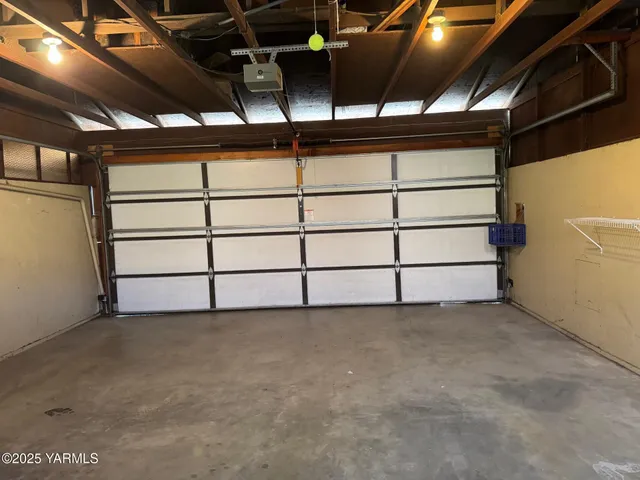 a view of a garage