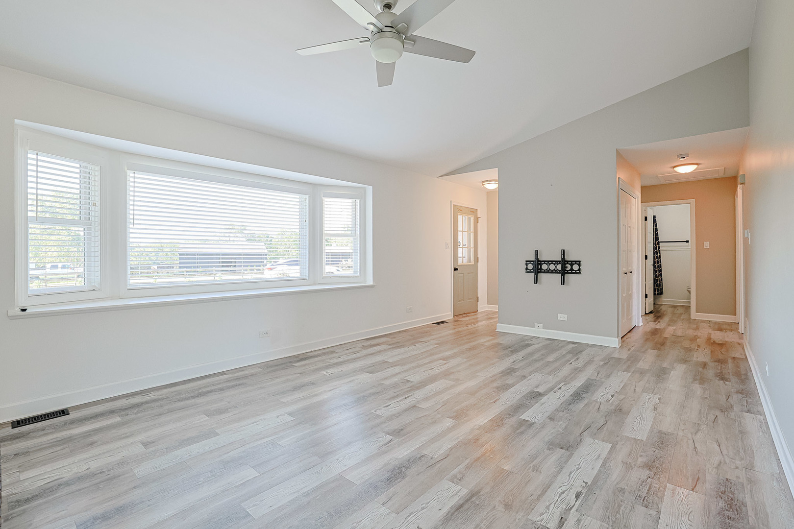6805 Johnsburg Road Spring Grove, IL 60081 - Photo 4 of 79