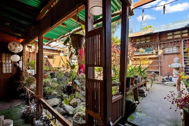 a picture of city view