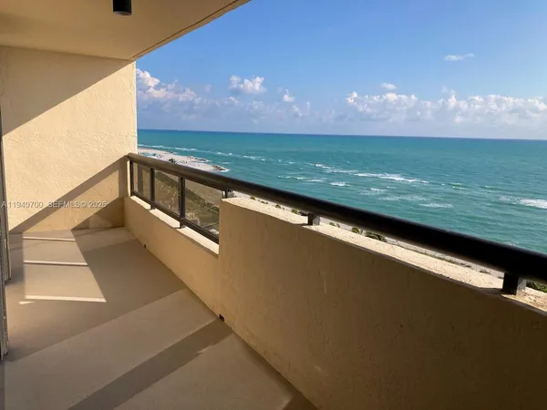 $3,500 | 2555 Collins Avenue, Unit 1407, Miami Beach, FL 33140