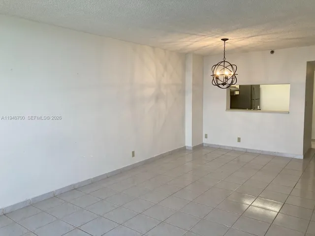 $3,850 | 2555 Collins Avenue, Unit 1407, Miami Beach, FL 33140