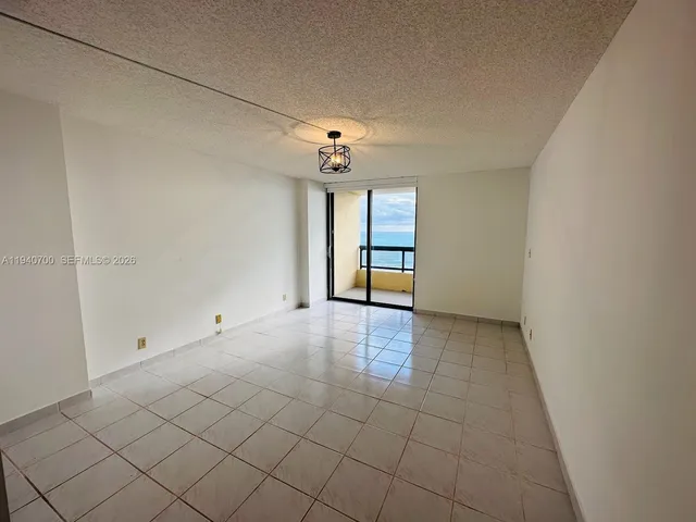 $3,850 | 2555 Collins Avenue, Unit 1407, Miami Beach, FL 33140