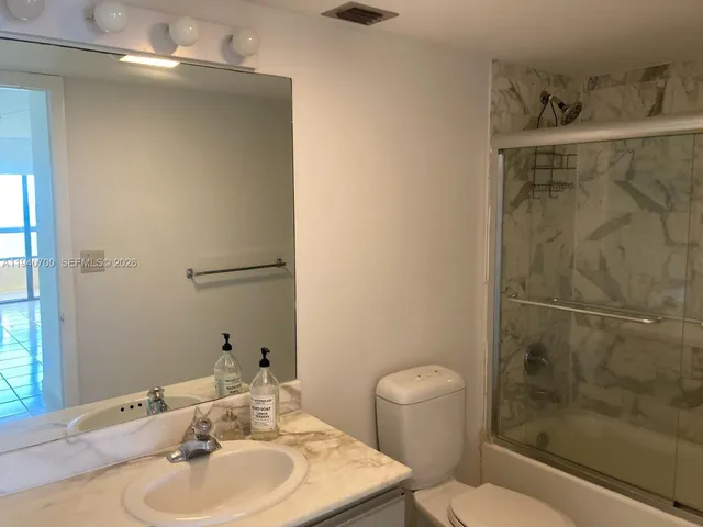 $3,850 | 2555 Collins Avenue, Unit 1407, Miami Beach, FL 33140