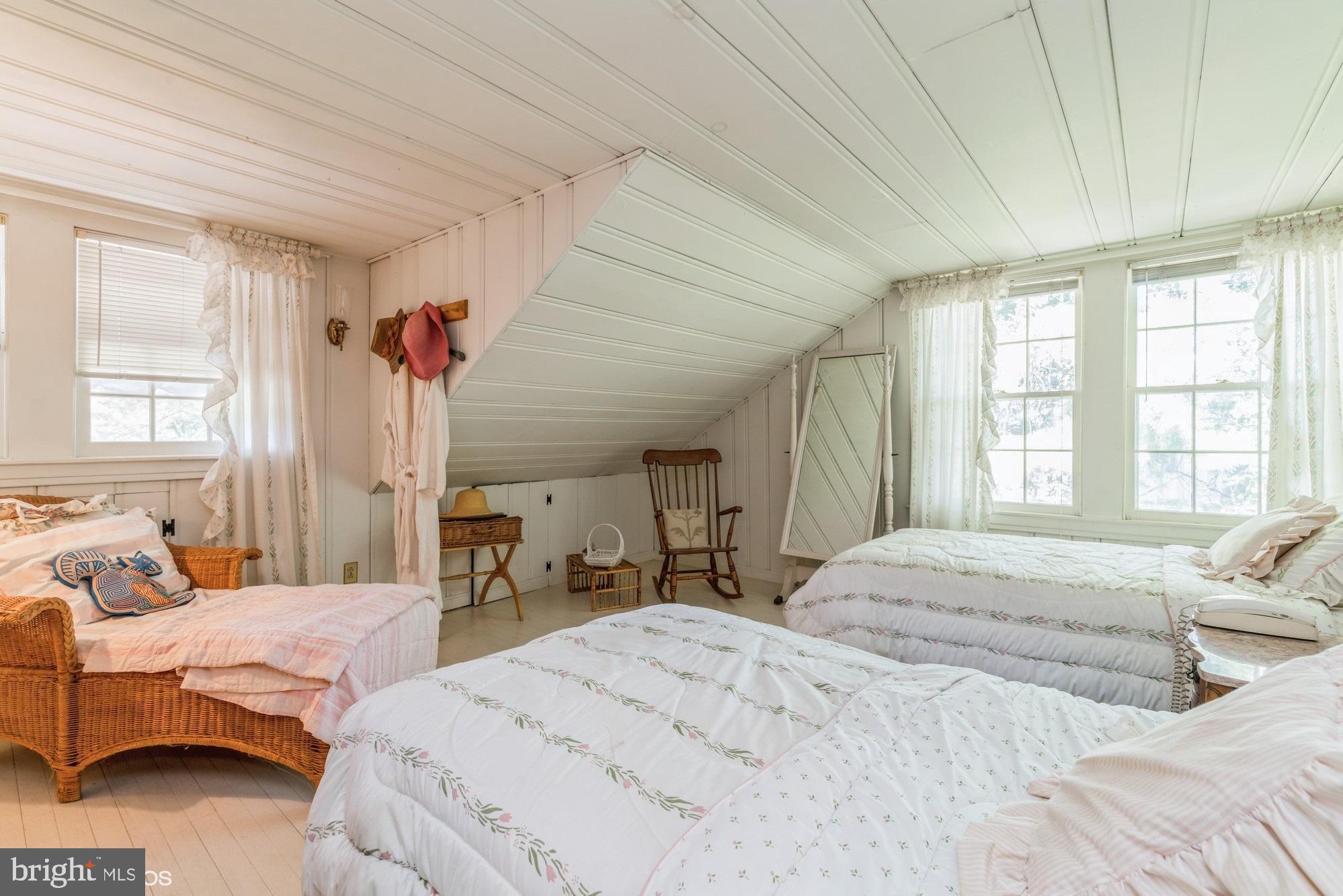 1425 Bay Head Road Annapolis, MD 21409 - Photo 22 of 50 Bright & sunny upper-level bedroom