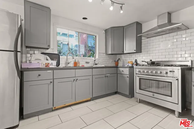 $1,550,000 | 1807 North Van Ness Avenue, Los Angeles, CA 90028