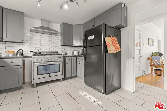 $1,550,000 | 1807 North Van Ness Avenue, Los Angeles, CA 90028