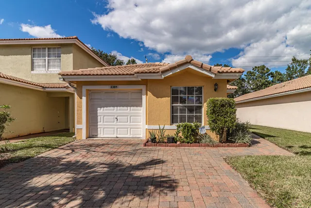 $2,500 | 3381 Commodore Court, West Palm Beach, FL 33411
