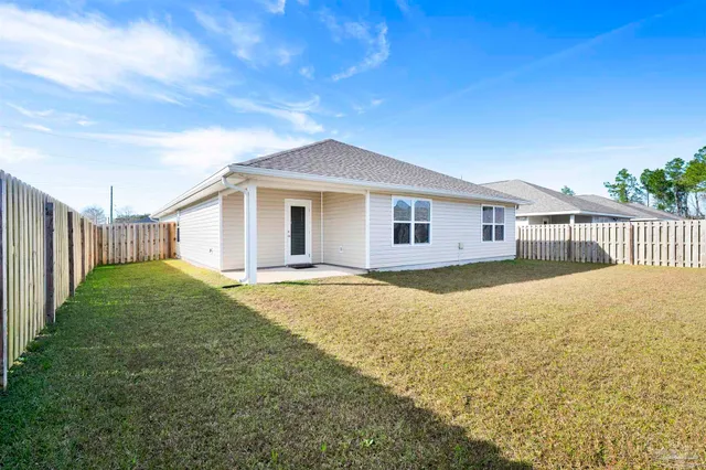 a view of a house with backyard and garden