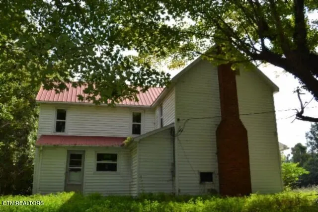 $249,900 | 1046 Livingston Highway, Byrdstown, TN 38549