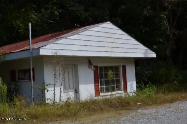 $249,900 | 1046 Livingston Highway, Byrdstown, TN 38549