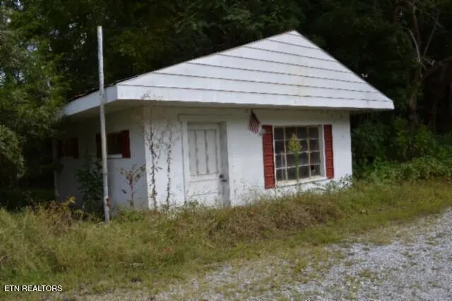 $249,900 | 1046 Livingston Highway, Byrdstown, TN 38549