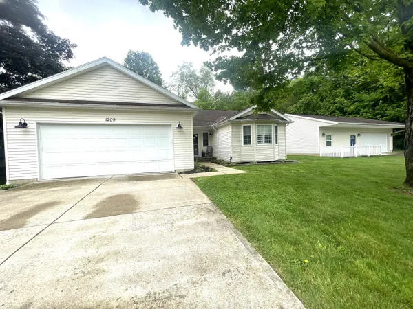 $389,777 | 1209 Apple Valley Drive, Howard, OH 43028