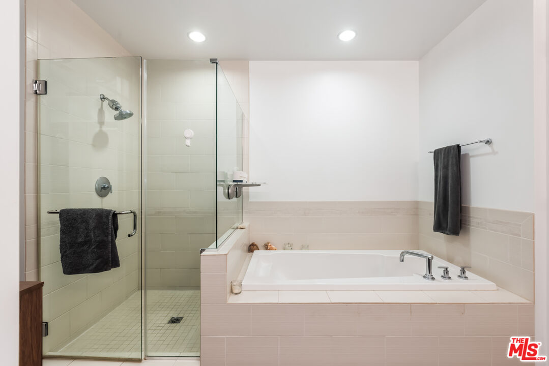 3111 Vía Dolce, Unit 404 Marina del Rey, CA 90292 - Photo 30 of 46