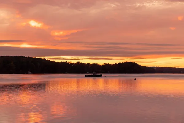 $1,395,000 | 4 Little Bay Drive, Dover, NH 03820