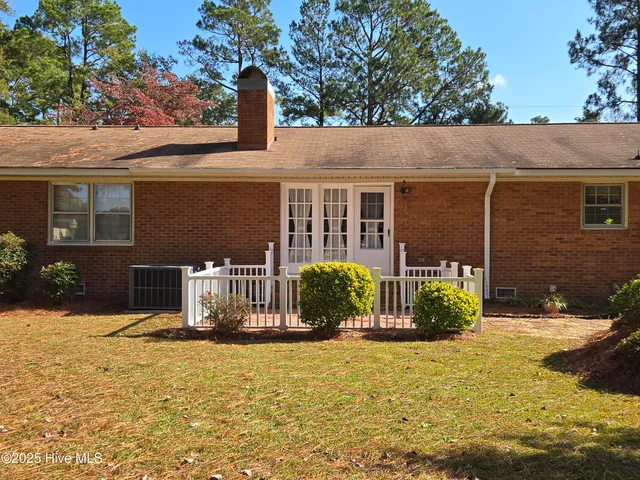 $230,000 | 1703 Lake Drive, Laurinburg, NC 28352