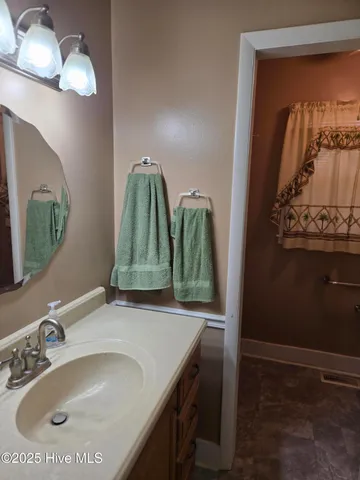 $230,000 | 1703 Lake Drive, Laurinburg, NC 28352