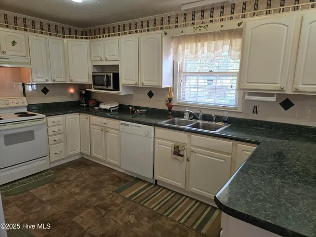 $230,000 | 1703 Lake Drive, Laurinburg, NC 28352