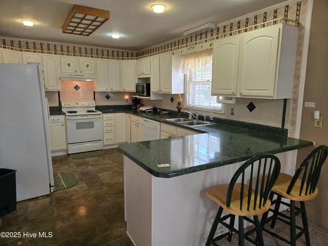 $230,000 | 1703 Lake Drive, Laurinburg, NC 28352