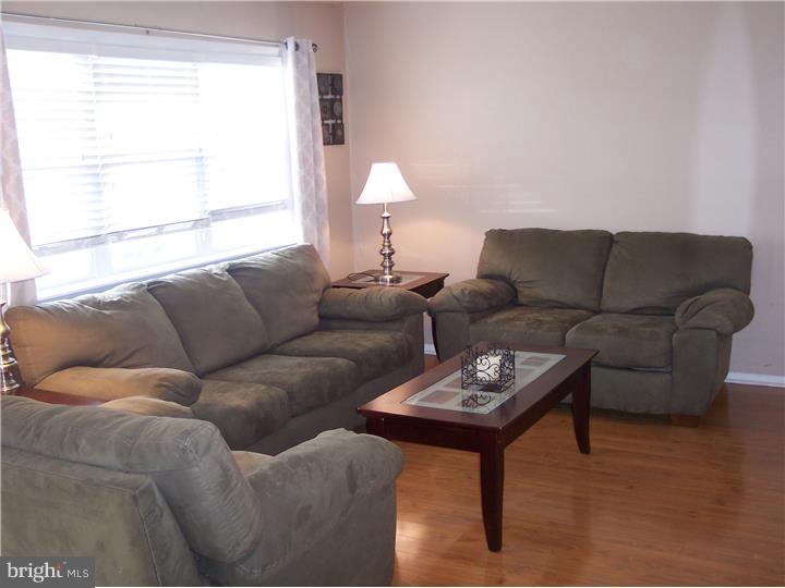 11937 Farwell Road Philadelphia, PA 19154 - Photo 3 of 24 Gallery Image 3