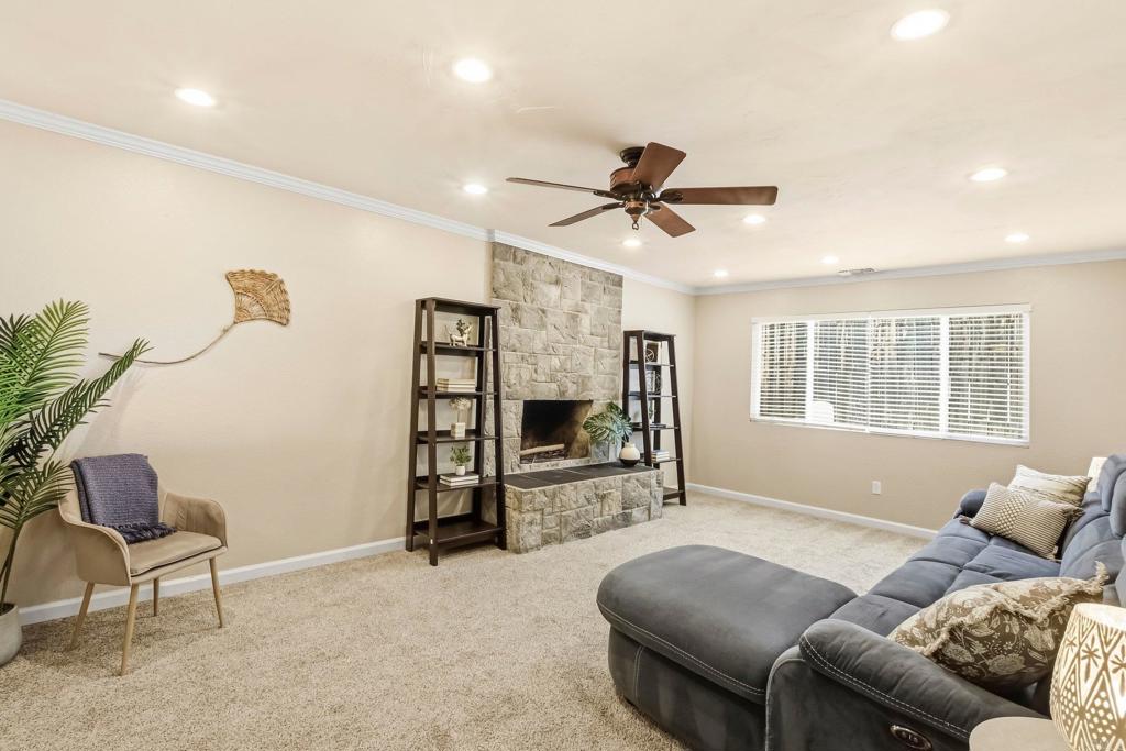 10029 Via Leslie Santee, CA 92071 - Photo 6 of 38
