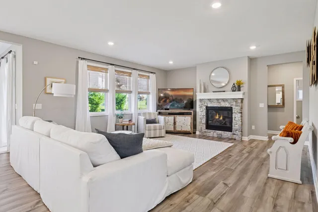 $895,000 | 6426 Agate Trail, Inver Grove Heights, MN 55077