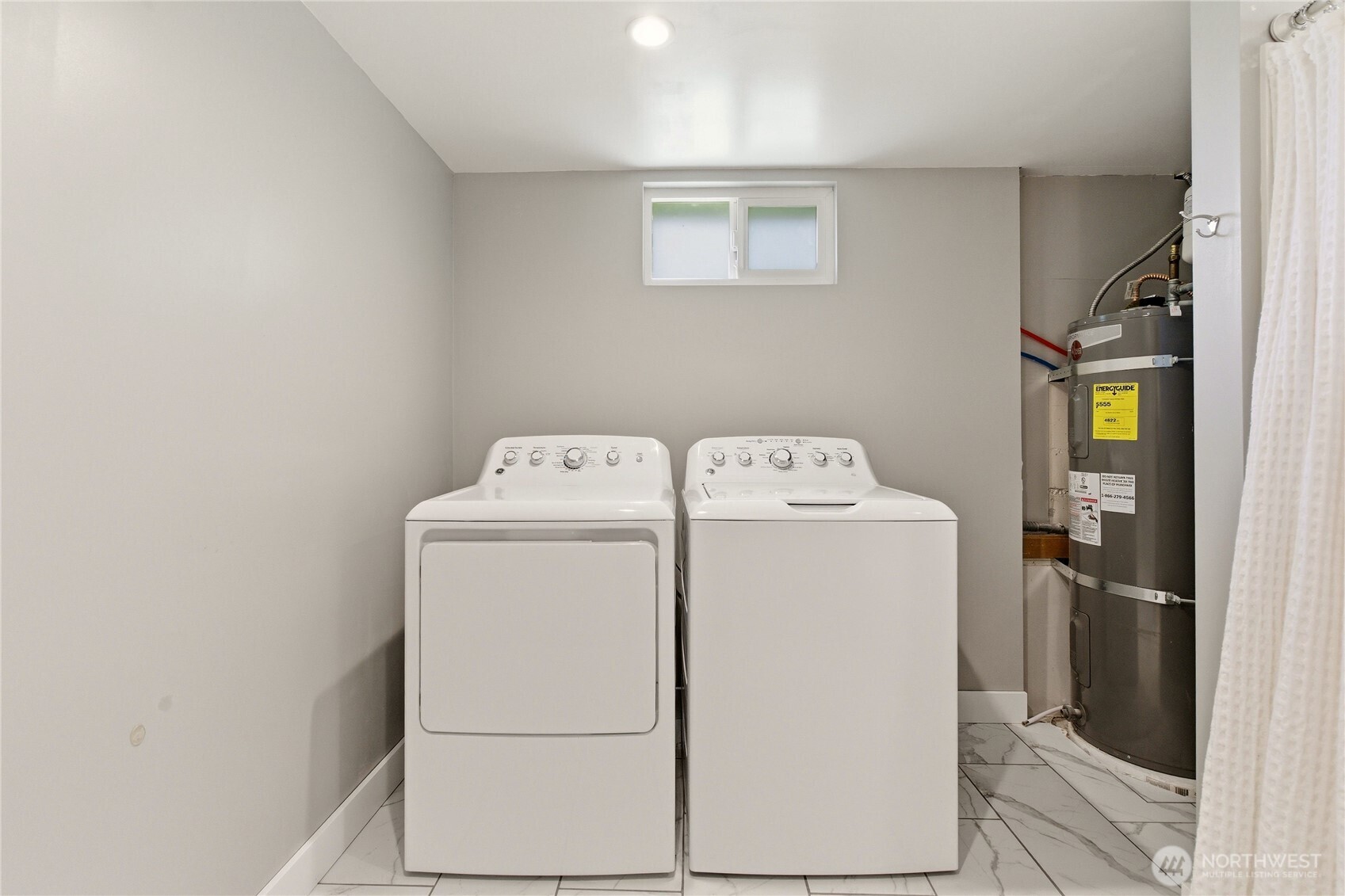 6825 Linden Avenue North Seattle, WA 98103 - Photo 30 of 40