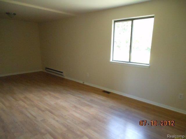 7370 Oakhill Road Clarkston, MI 48348 - Photo 11 of 17 7370 Oak Hill Rd, Clarkston (71)