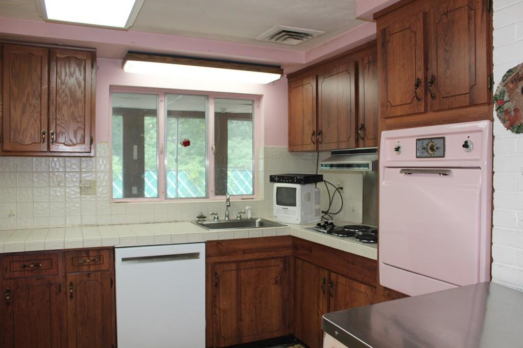 32 Swanson Road Framingham, MA 01701 - Photo 7 of 35