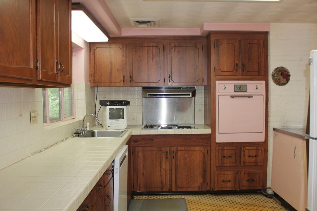 32 Swanson Road Framingham, MA 01701 - Photo 8 of 35