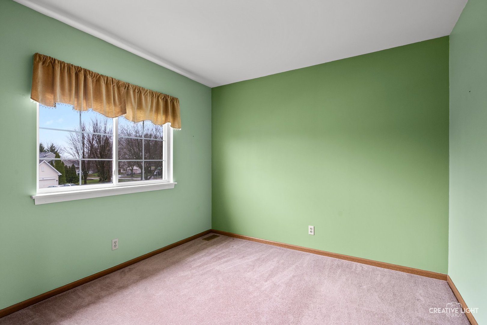722 Burton Drive Batavia, IL 60510 - Photo 18 of 35 a view of an empty room with a window