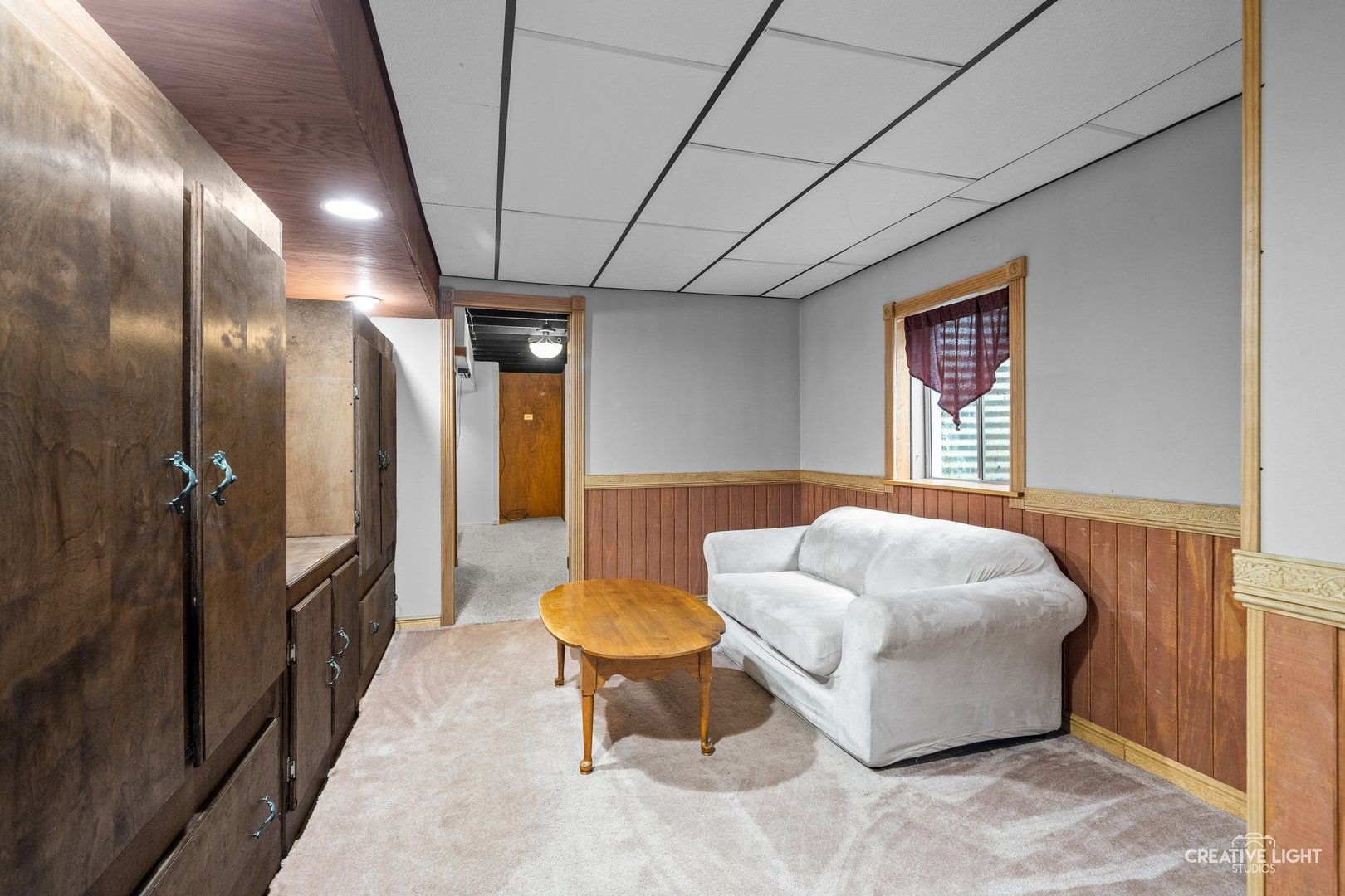 722 Burton Drive Batavia, IL 60510 - Photo 21 of 35 a living room with furniture