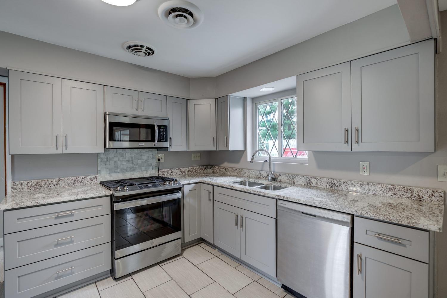 1071 West Galbraith Road Cincinnati, OH 45224 - Photo 7 of 23