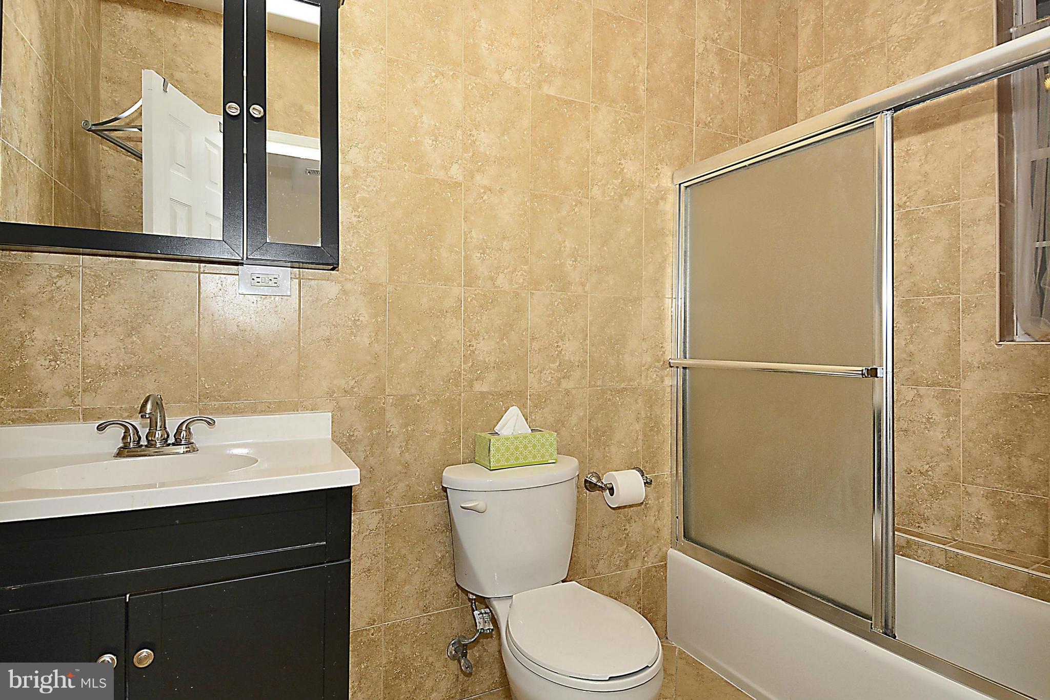 34 Q Street Northwest, Unit 1 Washington, DC 20001 - Photo 13 of 30 Bath (Master)