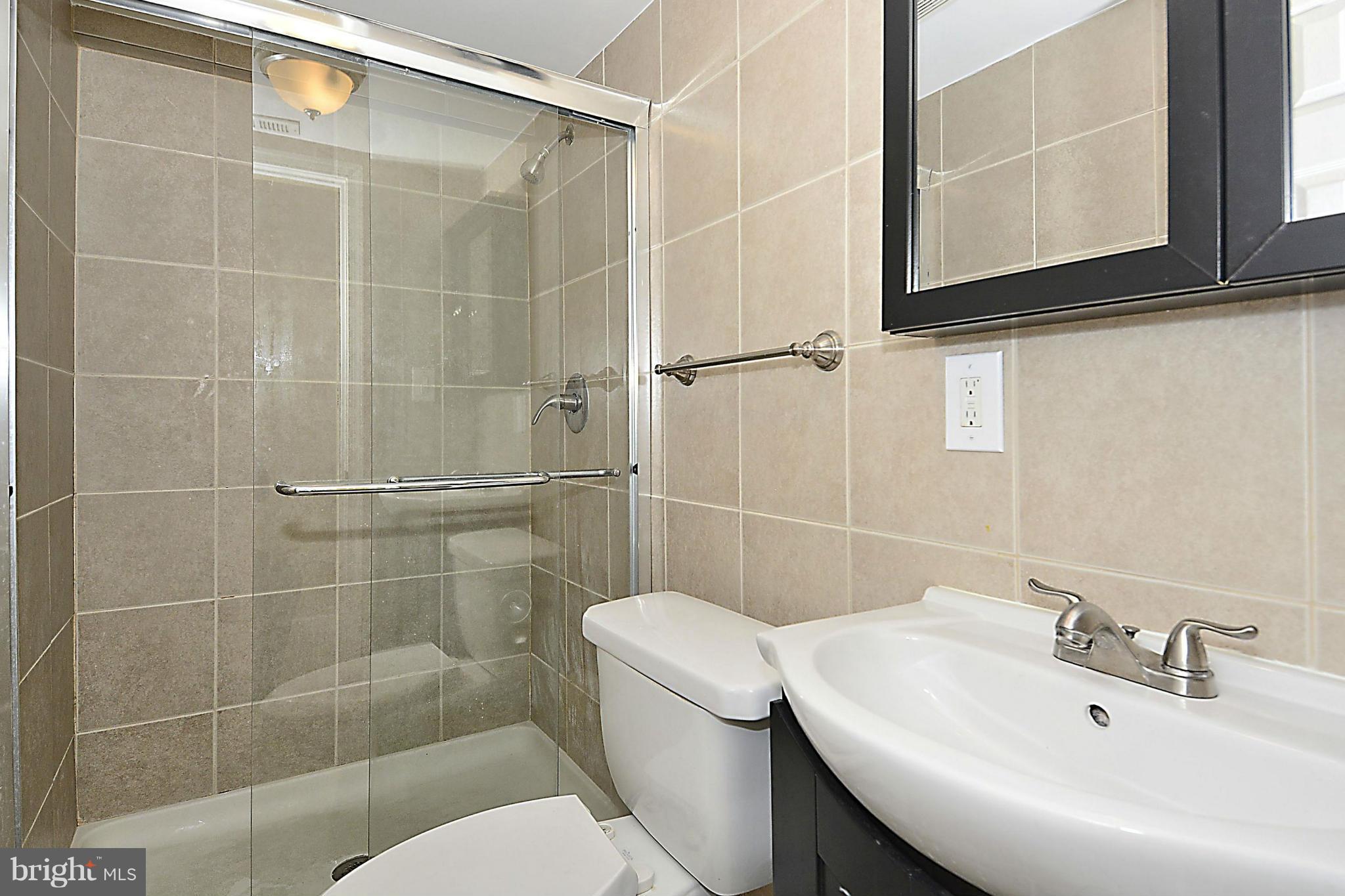 34 Q Street Northwest, Unit 1 Washington, DC 20001 - Photo 22 of 30 Bath