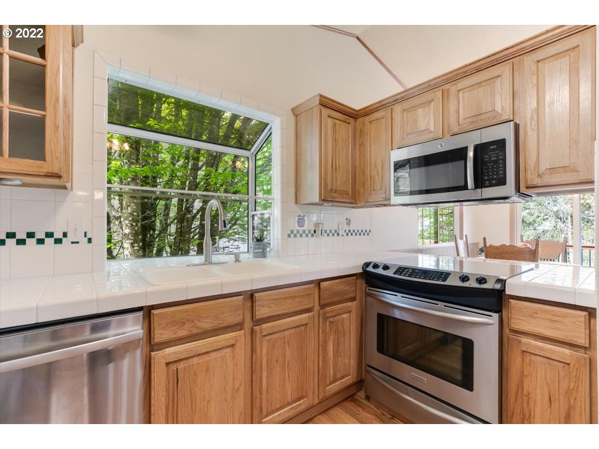 921 Southwest 4th Street Gresham, OR 97080 - Photo 11 of 31 Gallery Image 11