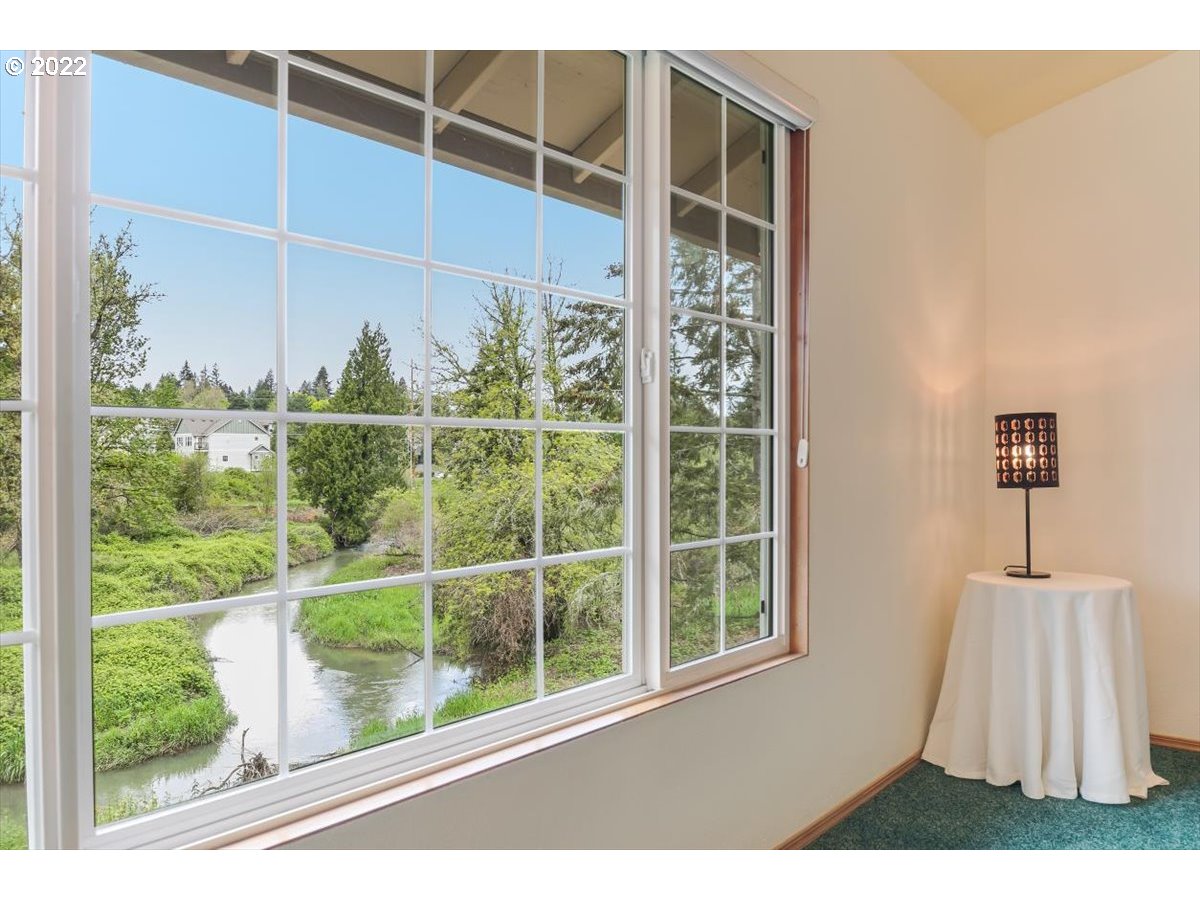 921 Southwest 4th Street Gresham, OR 97080 - Photo 7 of 31 Gallery Image 7