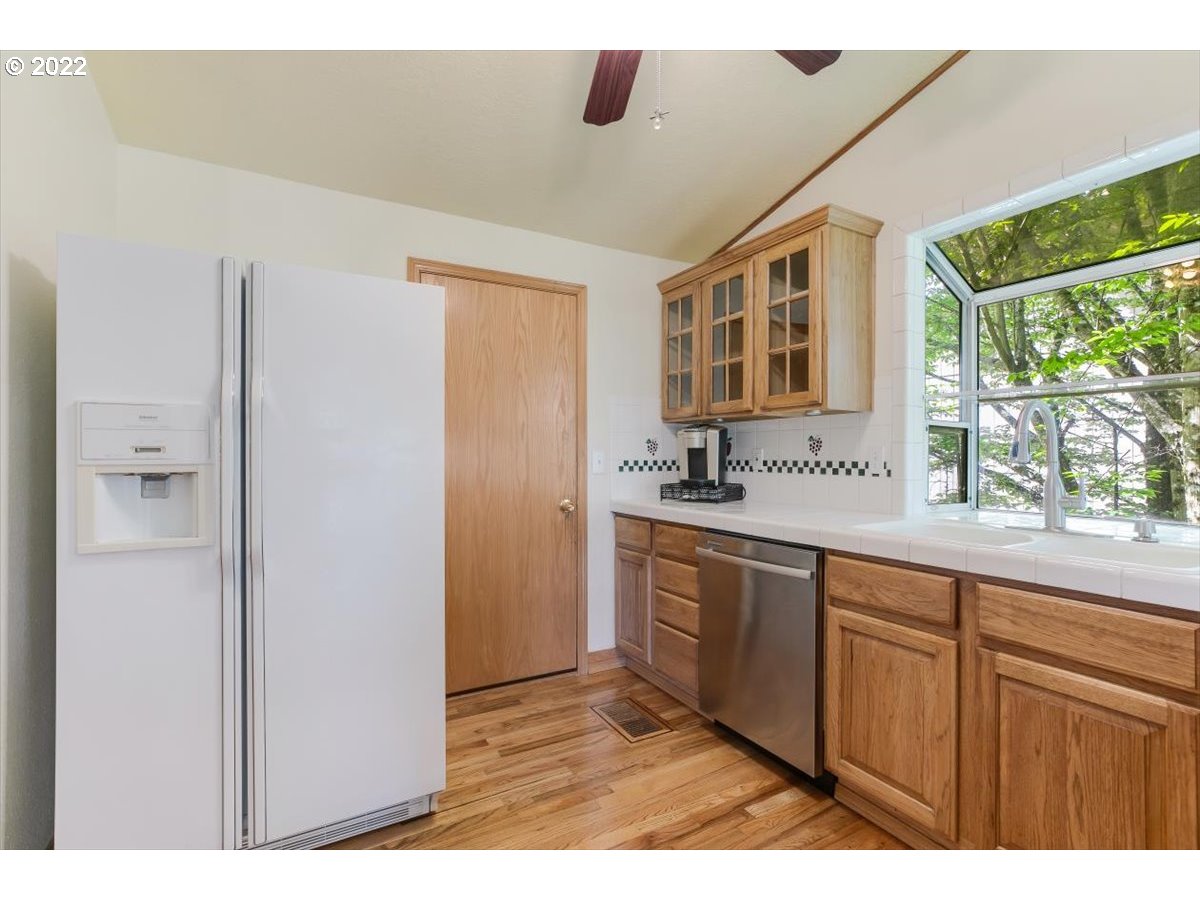 921 Southwest 4th Street Gresham, OR 97080 - Photo 10 of 31 Gallery Image 10
