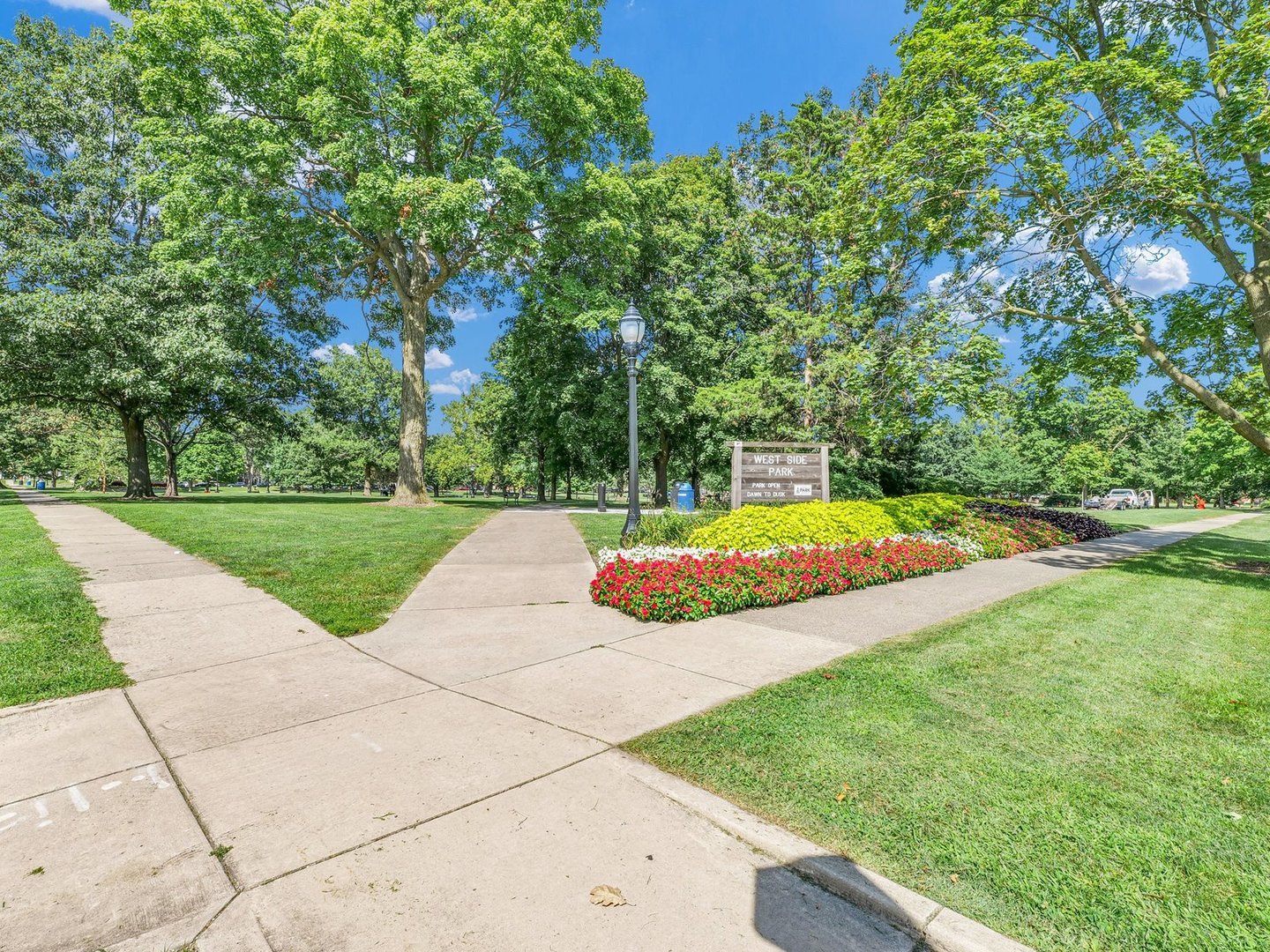 107 North Elm Street, Unit 310 Champaign, IL 61820 - Photo 32 of 34 a view of a swimming pool with a patio