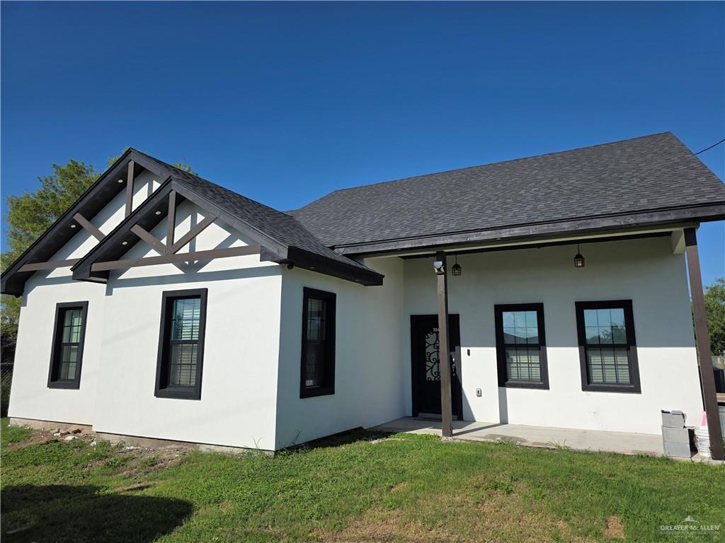 a view of house with yard