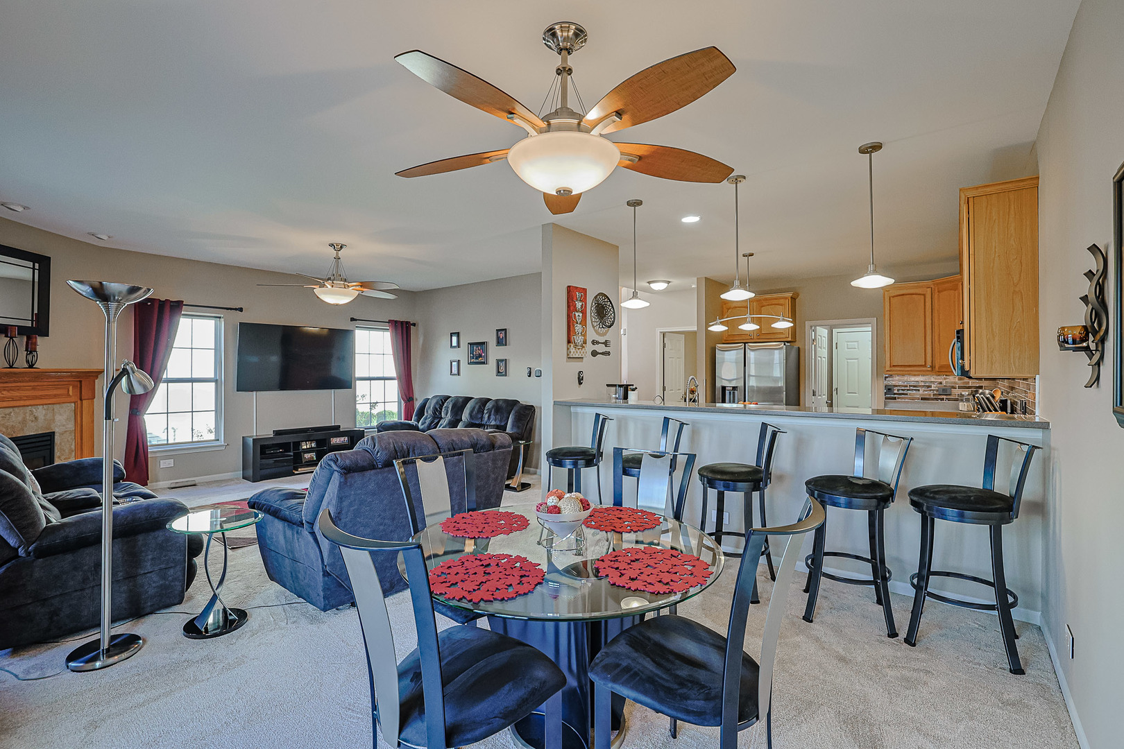 1242 Prairie View Parkway Cary, IL 60013 - Photo 10 of 36 a dining room with furniture and window