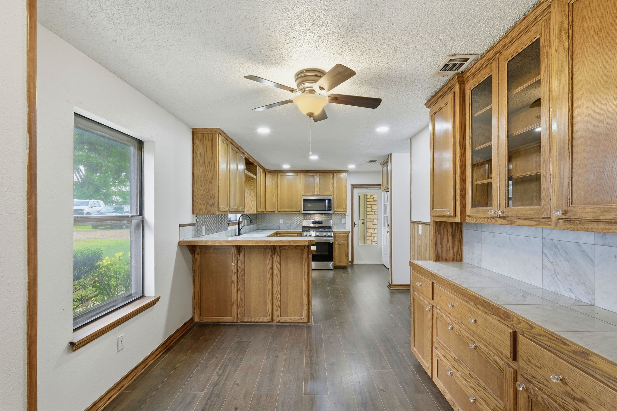 900 County Road 474 Elgin, TX 78621 - Photo 9 of 36 Breakfast Area leading into Kitchen