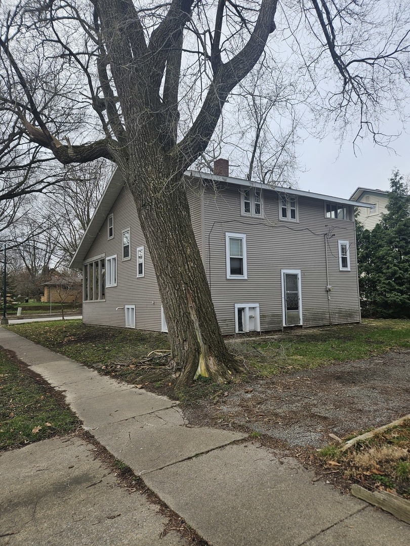 502 West John Street Champaign, IL 61820 - Photo 5 of 6 a view of a house with a yard