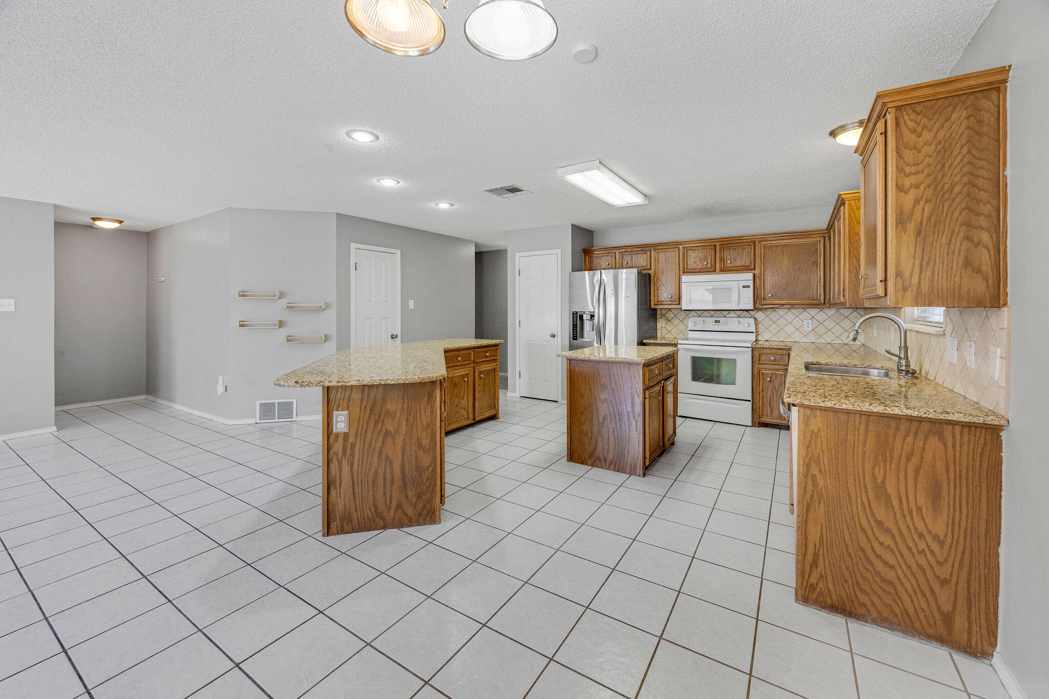 5811 90th Street Lubbock, TX 79424 - Photo 11 of 58 B66A0282