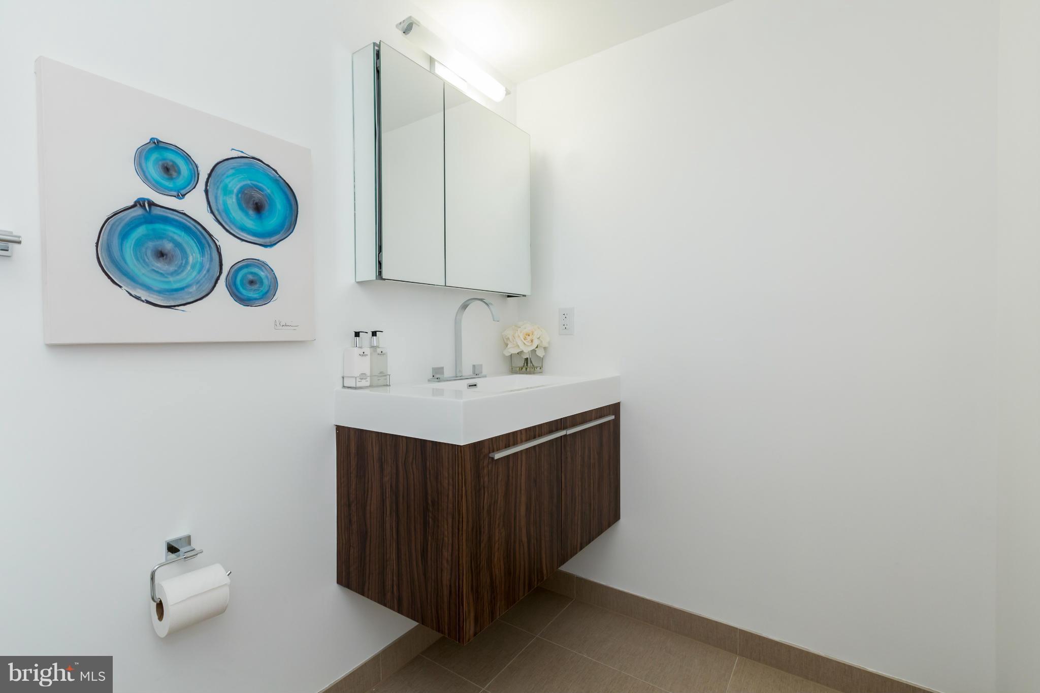 2331 15th Street Northwest, Unit 301 Washington, DC 20009 - Photo 12 of 26 Bath