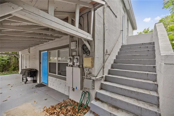 a view of entryway with workspace and seating space